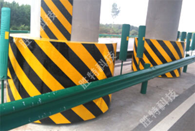 為陜西西寶高速安裝的高速公路橋墩防撞護舷